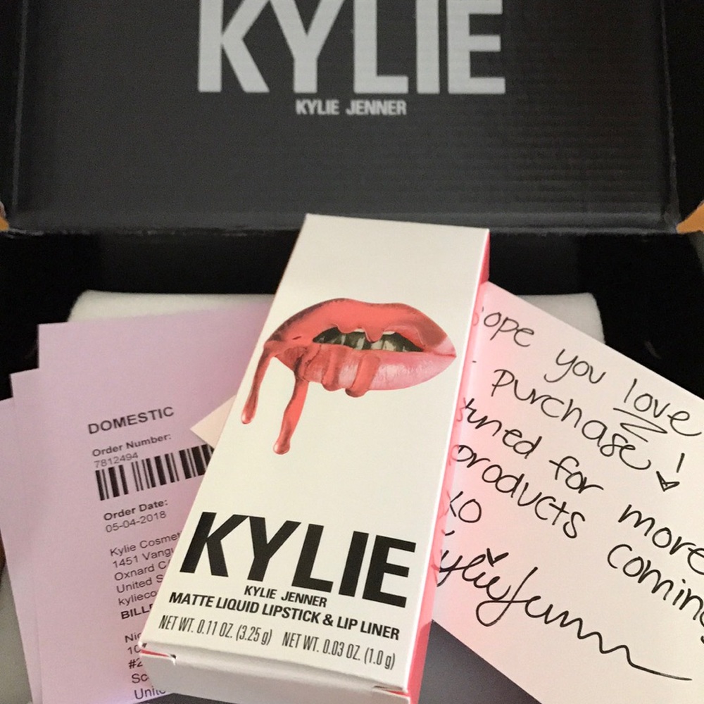Kylie Lip Kit in Show Off, NEVER USED!